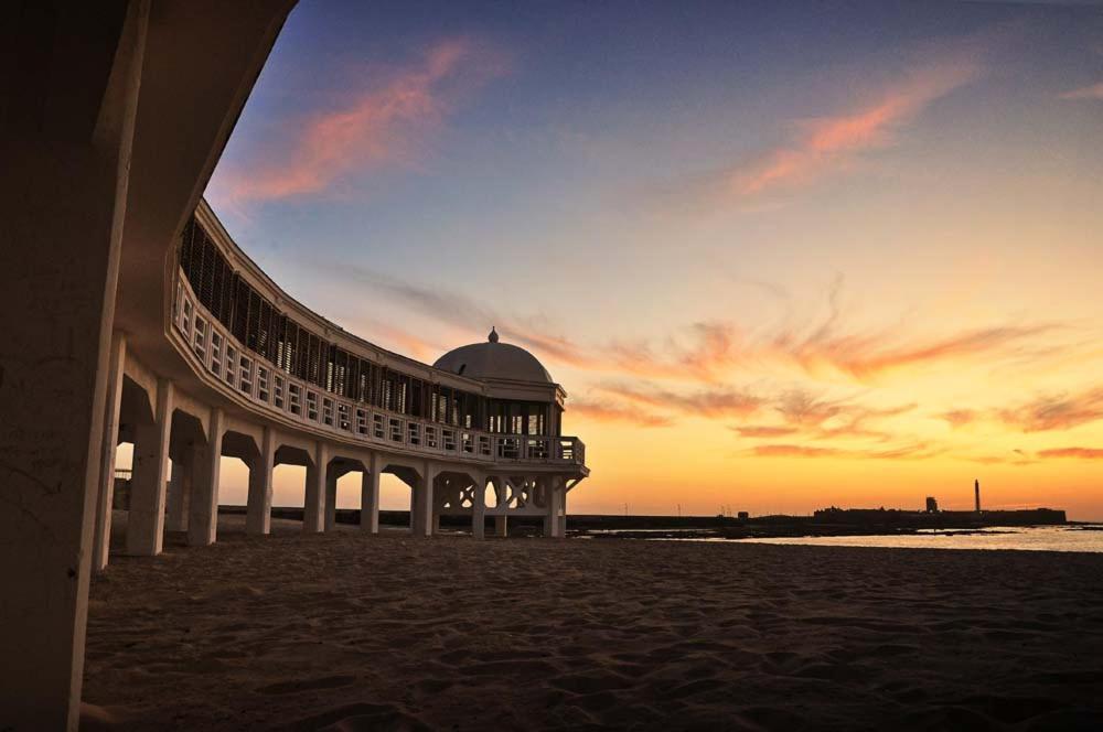 Apartamento muy bien situado en el centro de Cádiz y al lado de la playa Esterno foto